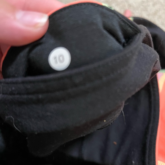 Lululemon Athletica Size 10 Black Wide Leg Crop Leggings with Hidden Pocket - Picture 7 of 8